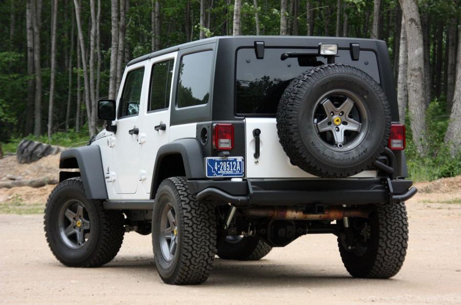  Jeep Wrangler Hemi AEV 2011 года  (фото 36 из 58)